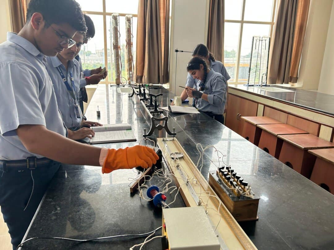 Students at SXHS in chemistry lab